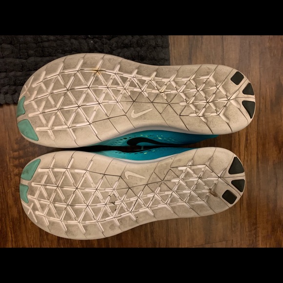 Nike shoes! - Picture 4 of 4